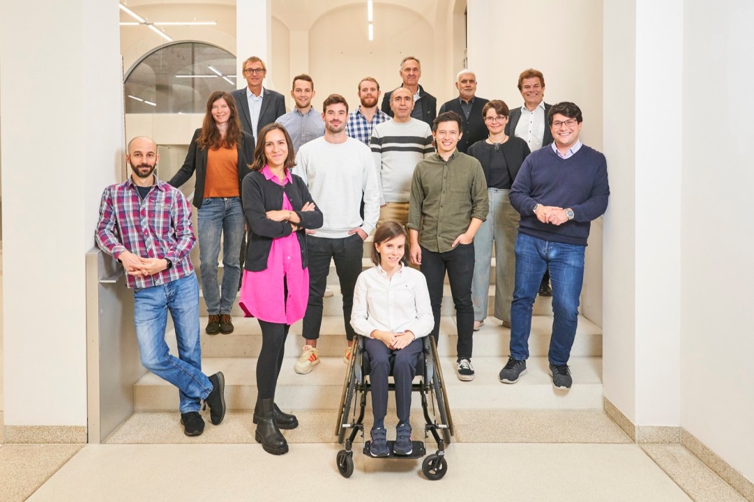 Gruppenfoto einer Anzahl von Teilnehmer*innen des CENERGIE-Forschungsinstituts, die am 28.09.2022 im Rahmen des CENERGIE-Seminars in Präsenz teilnehmen konnten.