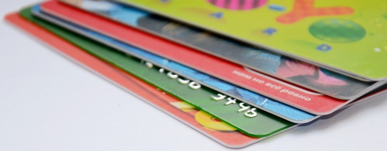 Photo: pixabay There is a photo of six different coloured cards, like the ones you usually have in your wallet.
