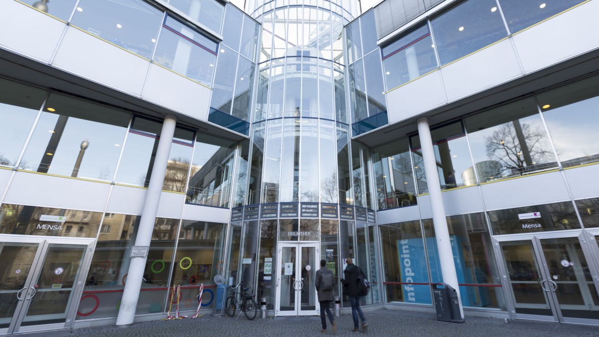 Gebäude Zentralbibliothek Lothstraße Eingang