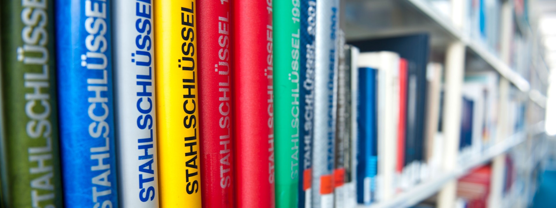 Bücherregal in Bibliothek