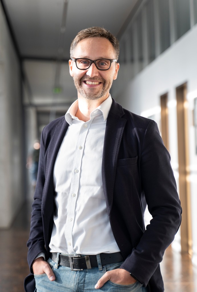 Prof. Dr. Christoph M. Hackl (Foto: Johanna Weber) Prof. Dr. Christoph M. Hackl