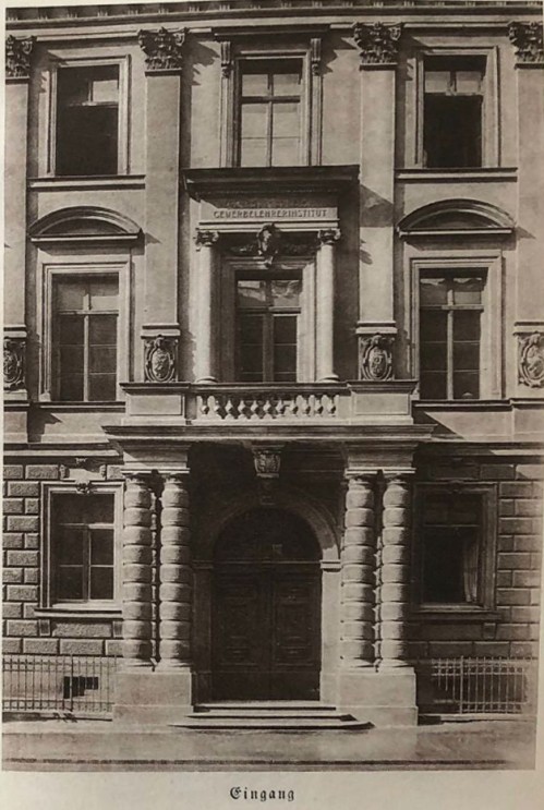 Staatsbauschule Eingang 1910 (Quelle: Selzer, Staatsbauschule, S.52) Eingang Staatsbauschule 1910