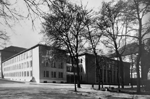 Neubauerweiterung (Rennschmid, Ludwig: Geschichte der graphischen Schulen der Landeshauptstadt München: Ein dokumentarischer Bericht, München, 1965, S. 144. ) Neubauerweiterung