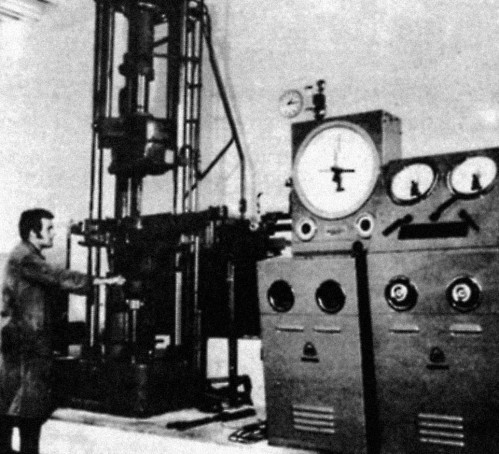 Rechenanlage 1974 (Quelle: Hochschule München) Rechenanlage 1974