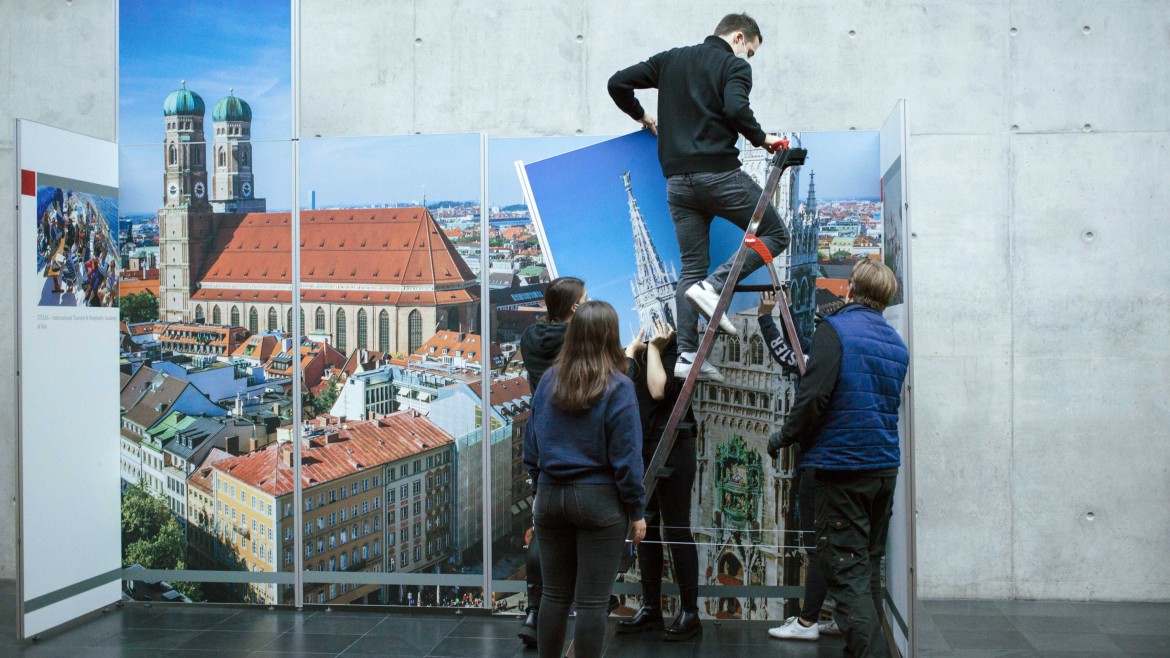 Als Impuls- und Innovationsmotor ist die HM stark in der Metropolregion München verwurzelt (Foto: Sigrid Reinichs) Als Impuls- und Innovationsmotor ist die HM stark in der Metropolregion München verwurzelt