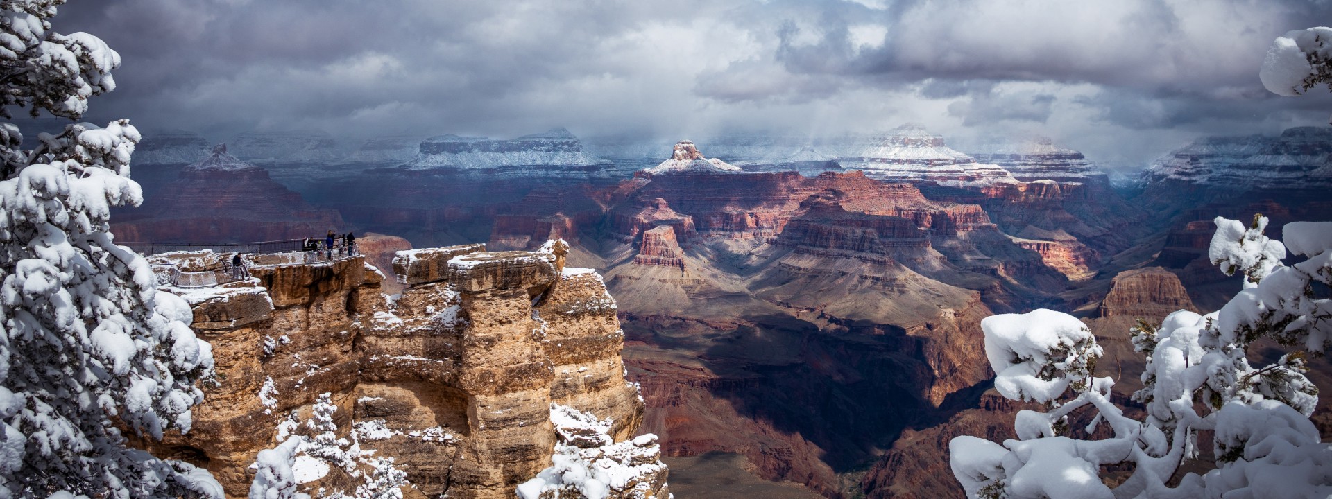 Blick von Mather Point, ein 2.170 m hoher Punkt in der Mitte des Grand Canyon.