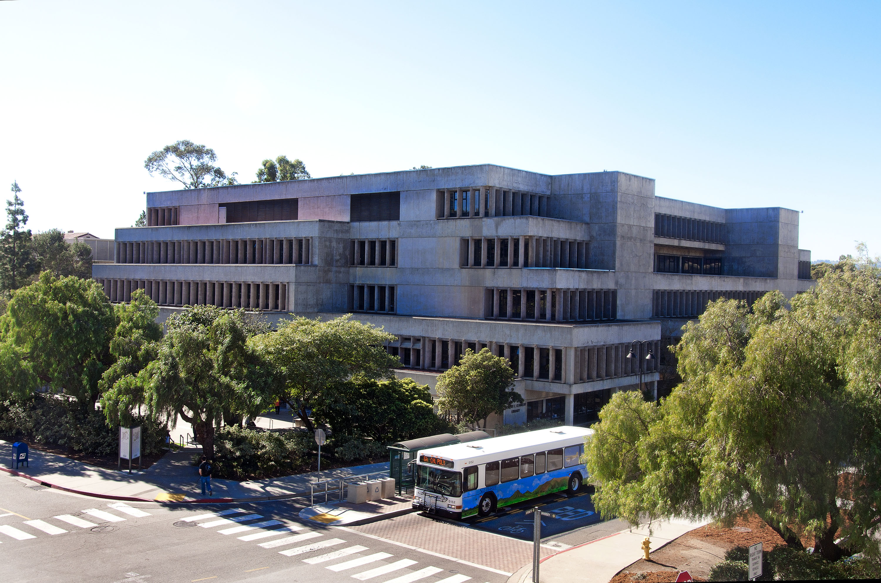 Building of the Robert E. Kennedy Library at cal Poly