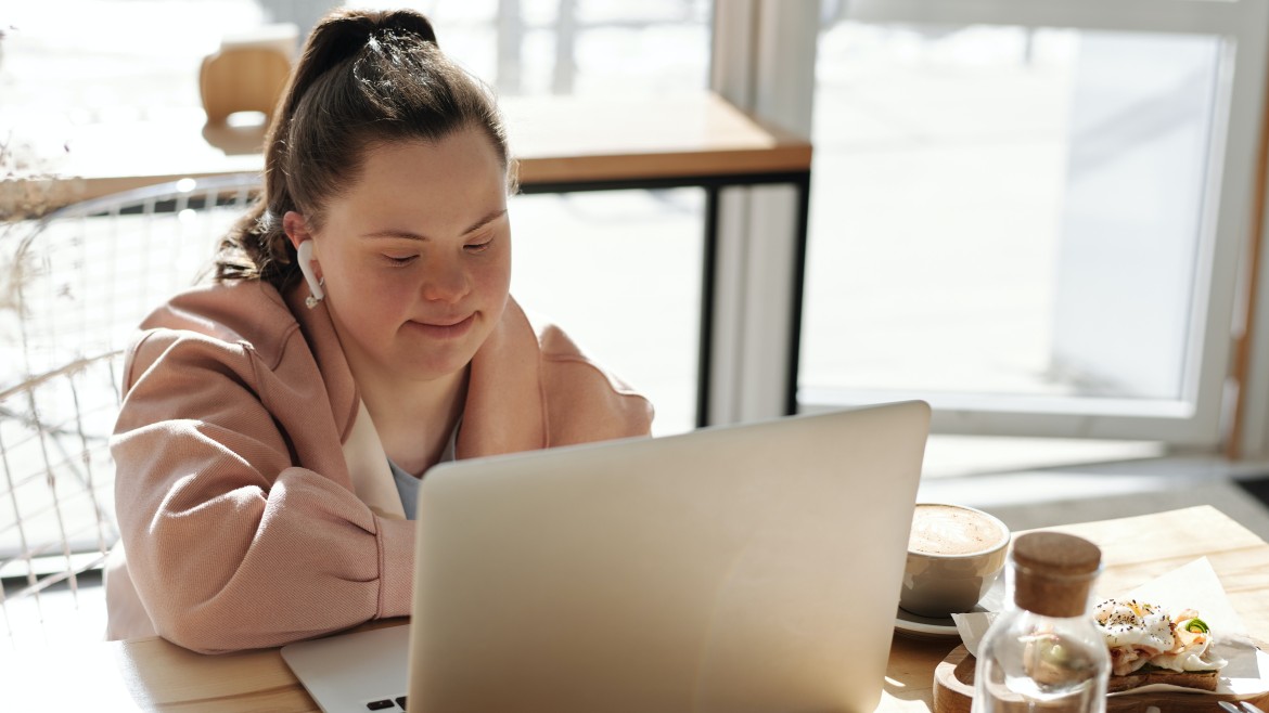 Studentin mit Down-Syndrom