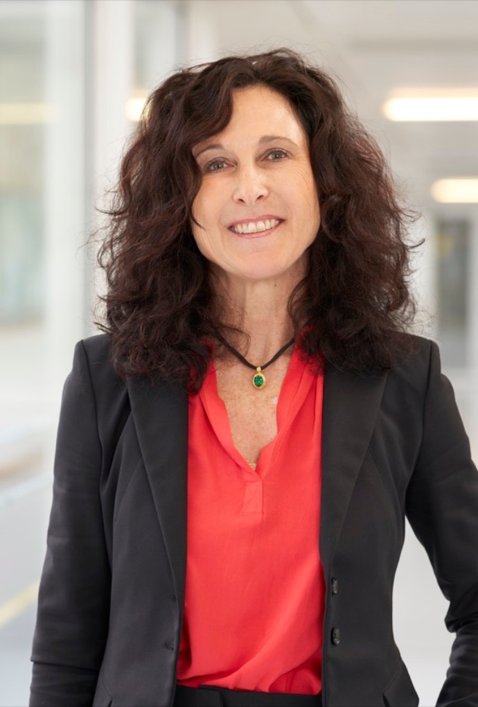 Dr. Nicola Sennewald