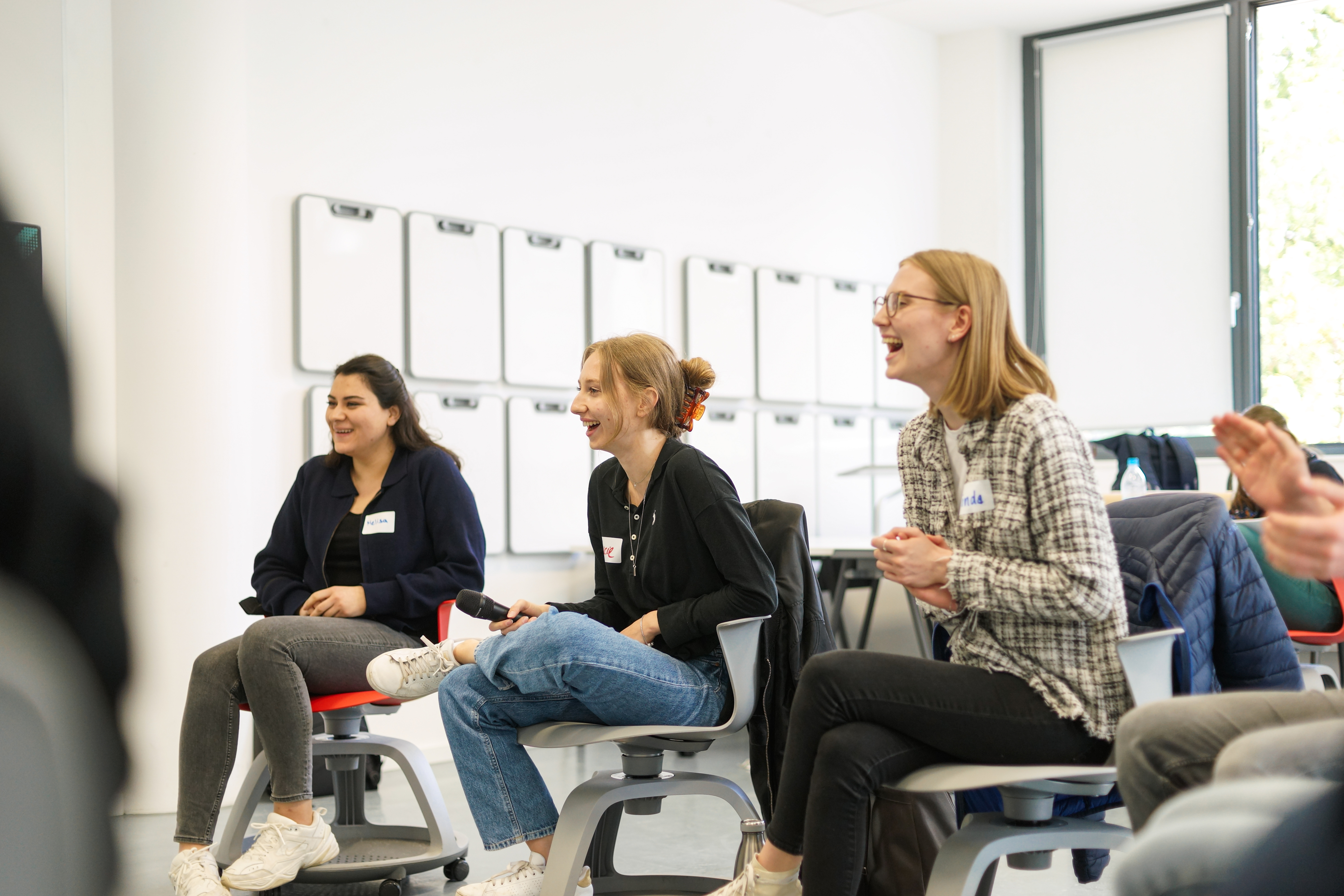 Studentinnen lachend