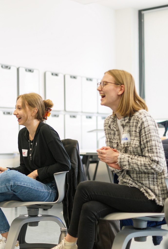 Studentinnen lachend