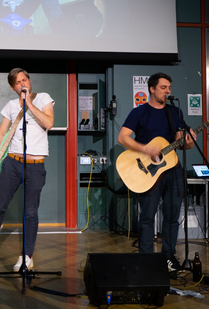 Band Zwoa Bier heizt ein