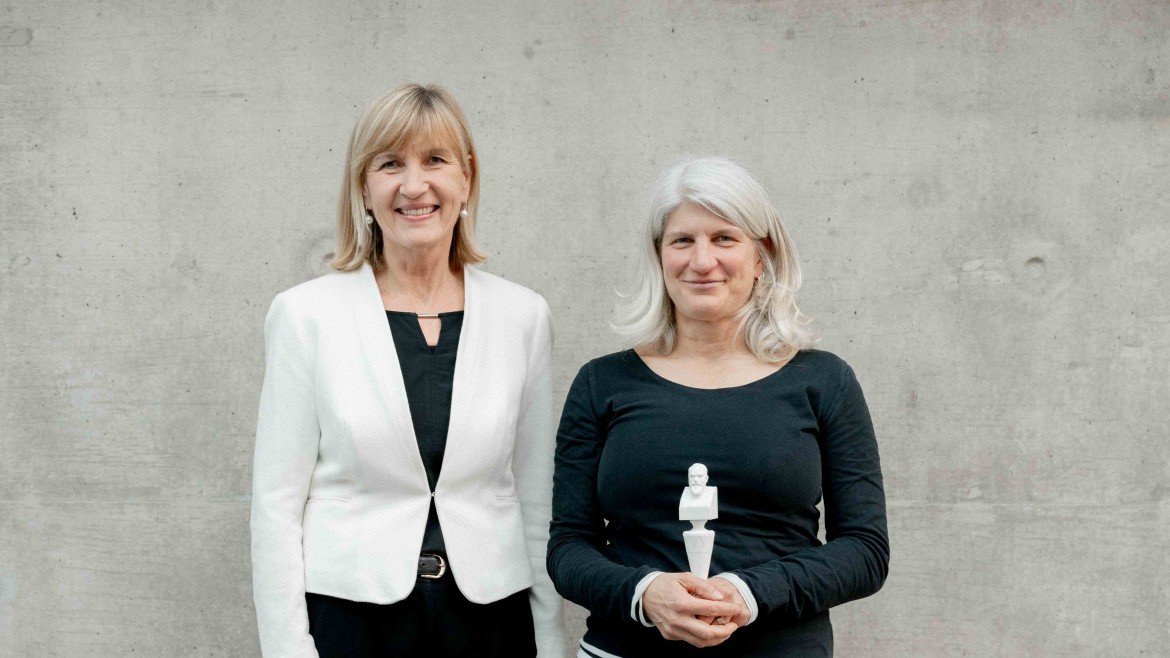 Viezepräsidentin Forschung HM und Preisträgerin Forschung (Foto: Alexander Ratzing) Preisträgerin Forschung Oskar-von-Miller-Feier 2023