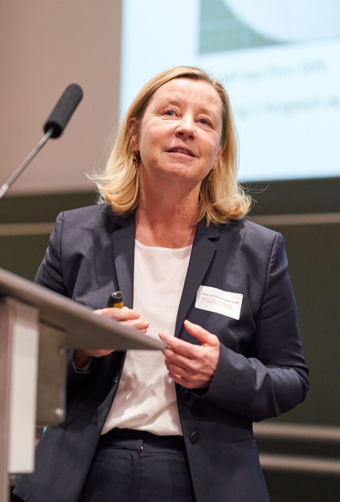 Frau Prof. Dr. Zollner-Croll spricht.