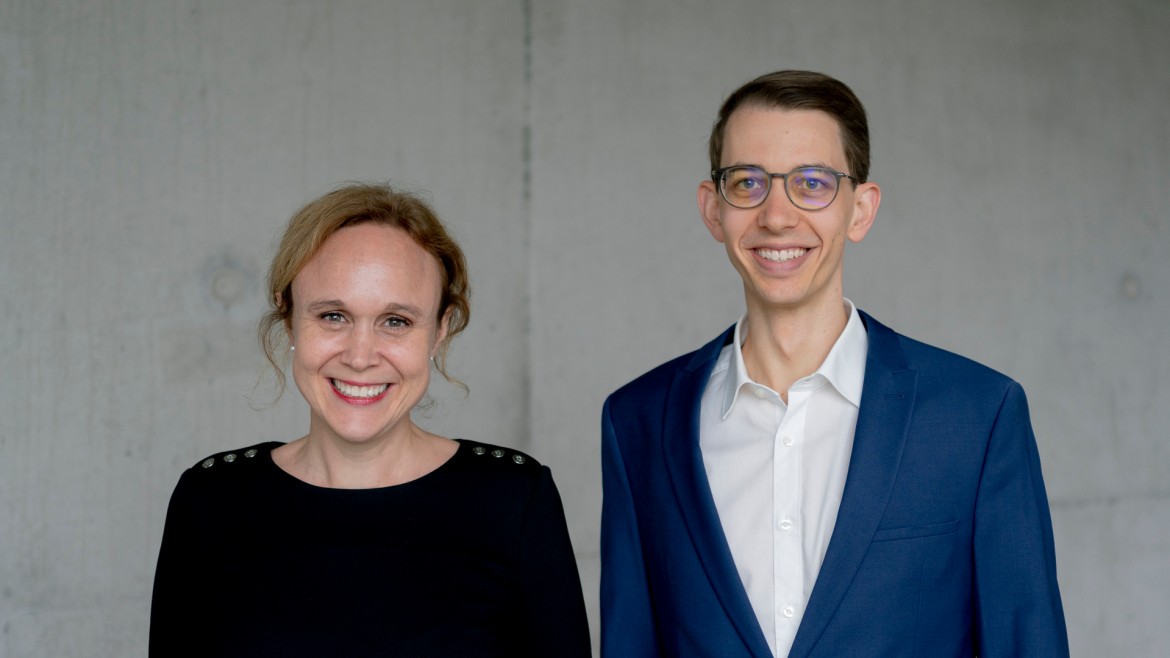 HM-Professorin Silja Grawert und Dr. Jonas Freibauer (Foto: Alexander Ratzing) HM-Professorin Silja Grawert und Dr. Jonas Freibauer
