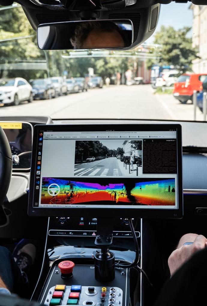 Innenansicht eines autonom fahrenden Autos