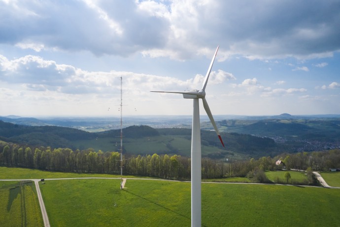 Windkraftanlage mit Forschungstechnik