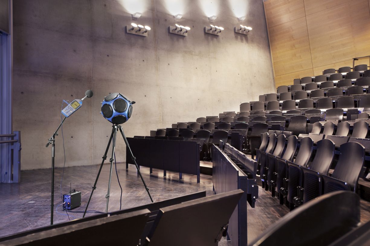 Akustik studieren mit ptaktischen Versuchen: Akustische Messung im Hörsaal