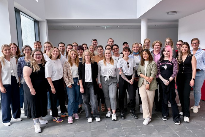 Gruppenbild aller Anwesenden