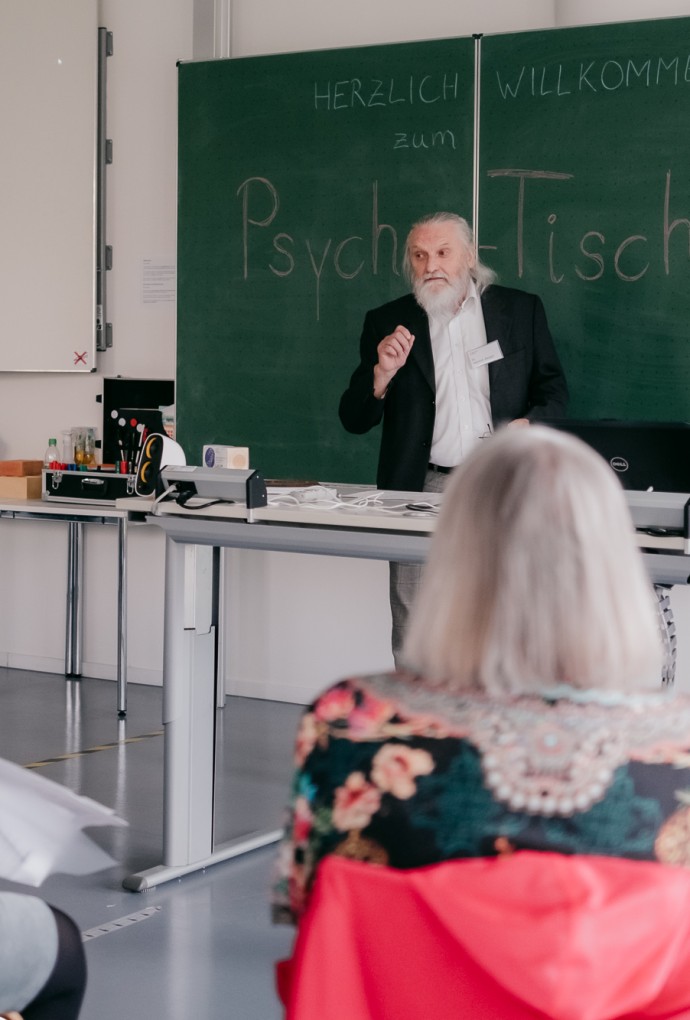 Dr. Heinrich Berger stellt das Projekt 