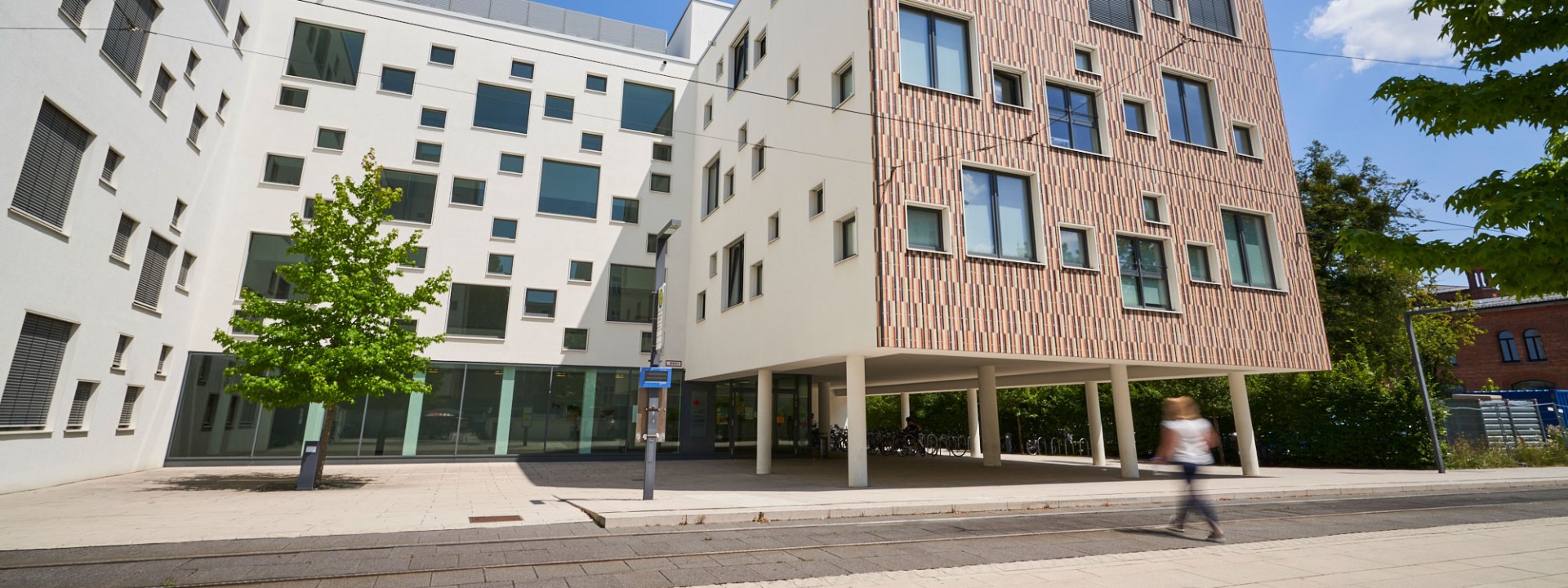 Außenansicht des Gebäudes Dachauer Straße 100a