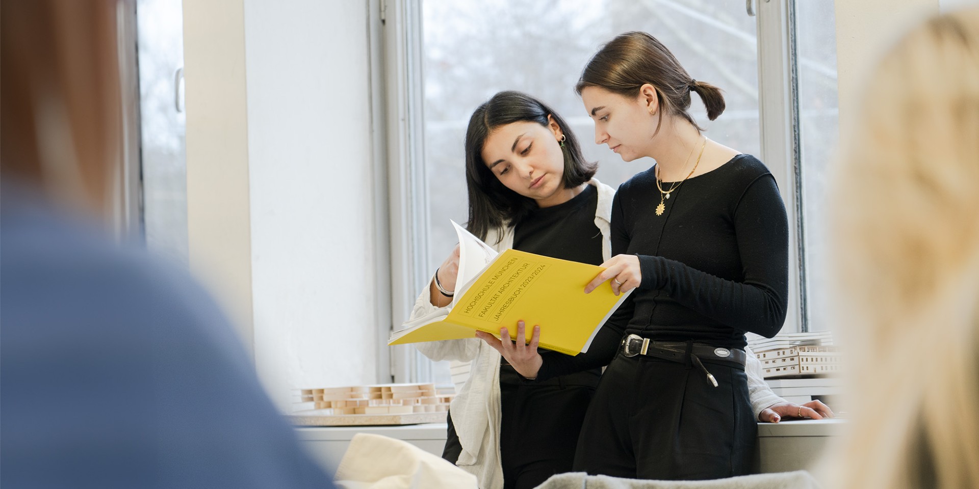 Jahresbuch 2023/24 Hochschule München