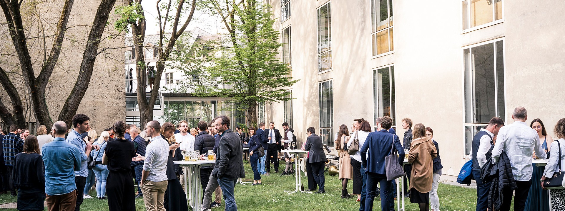 Absolventenfeier 2023 Wiese Campus