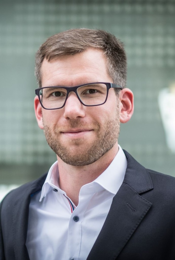 Prof. Dr. Bernhard Simon (Quelle: Privat) Portrait-Foto