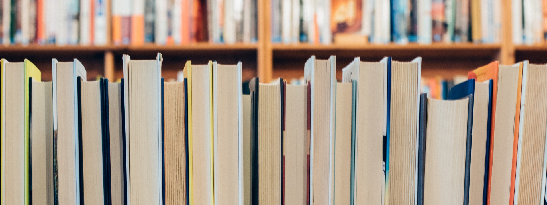 Bücher im Regal