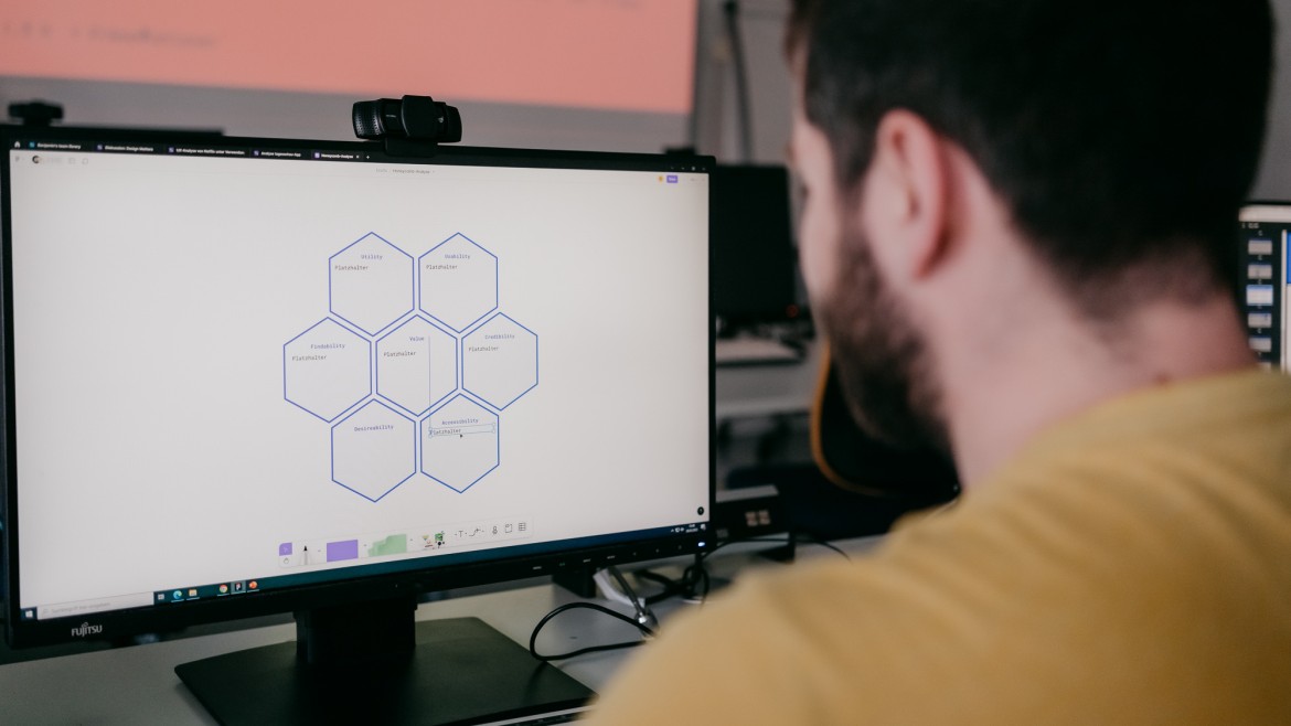 Studierende machen eine Übung zur User Experience