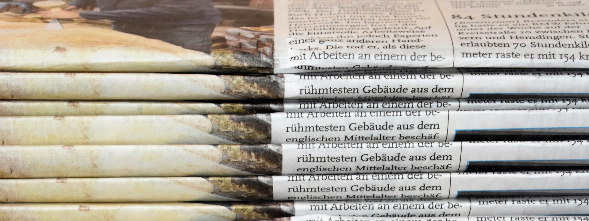 Stapel mit Zeitungen