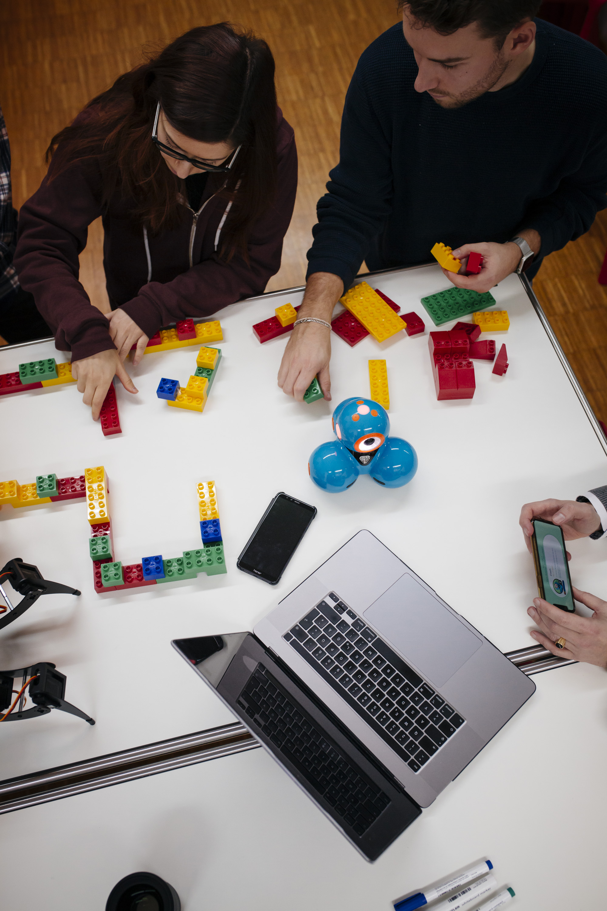 Innovative Lehre im Design Thinking Lab mit Duplosteinen