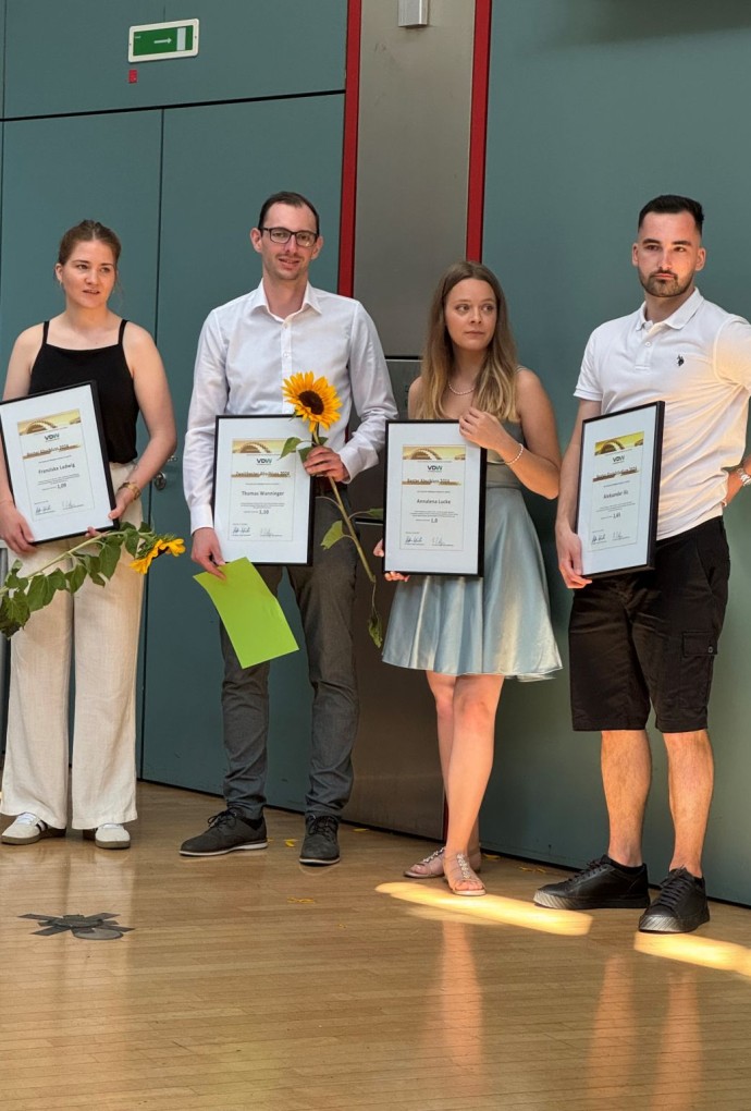 Preisträgerinnen und -träger der Studienrichtung Verpackungstechnologie und Nachhaltigkeit (.) Preisträgerinnen und -träger der Studienrichtung Verpackungstechnologie und Nachhaltigkeit