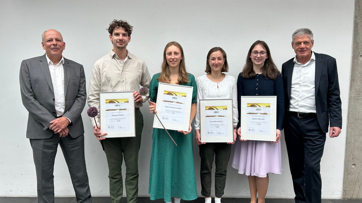 Dr. Oliver Wolfrum (Geschäftsführer VDW), Samuel Fritschi, Viola Schattschneider, Laura Blasenbrey, Sophie Albrecht, Prof. Dr. Martin Angerhöfer (Foto: privat) Dr. Oliver Wolfrum (Geschäftsführer VDW), Samuel Fritschi, Viola Schattschneider, Laura Blasenbrey, Sophie Albrecht, Prof. Dr. Martin Angerhöfer