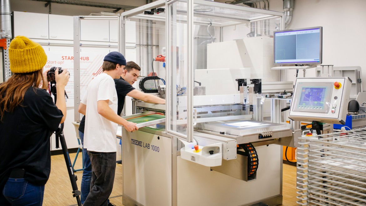 Studierende im Drucksaal