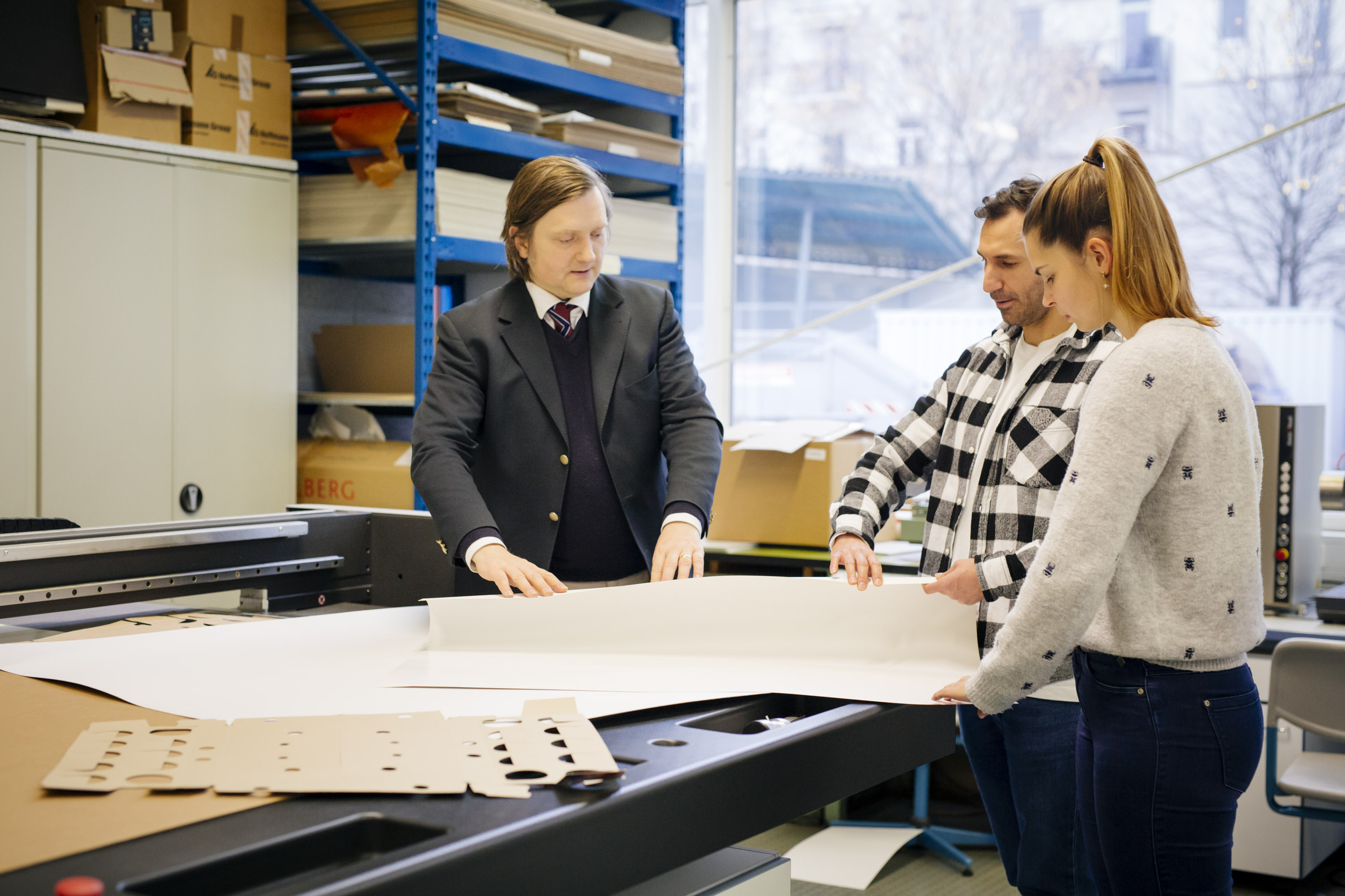 Professor der Verpackungstechnik und Studierende
