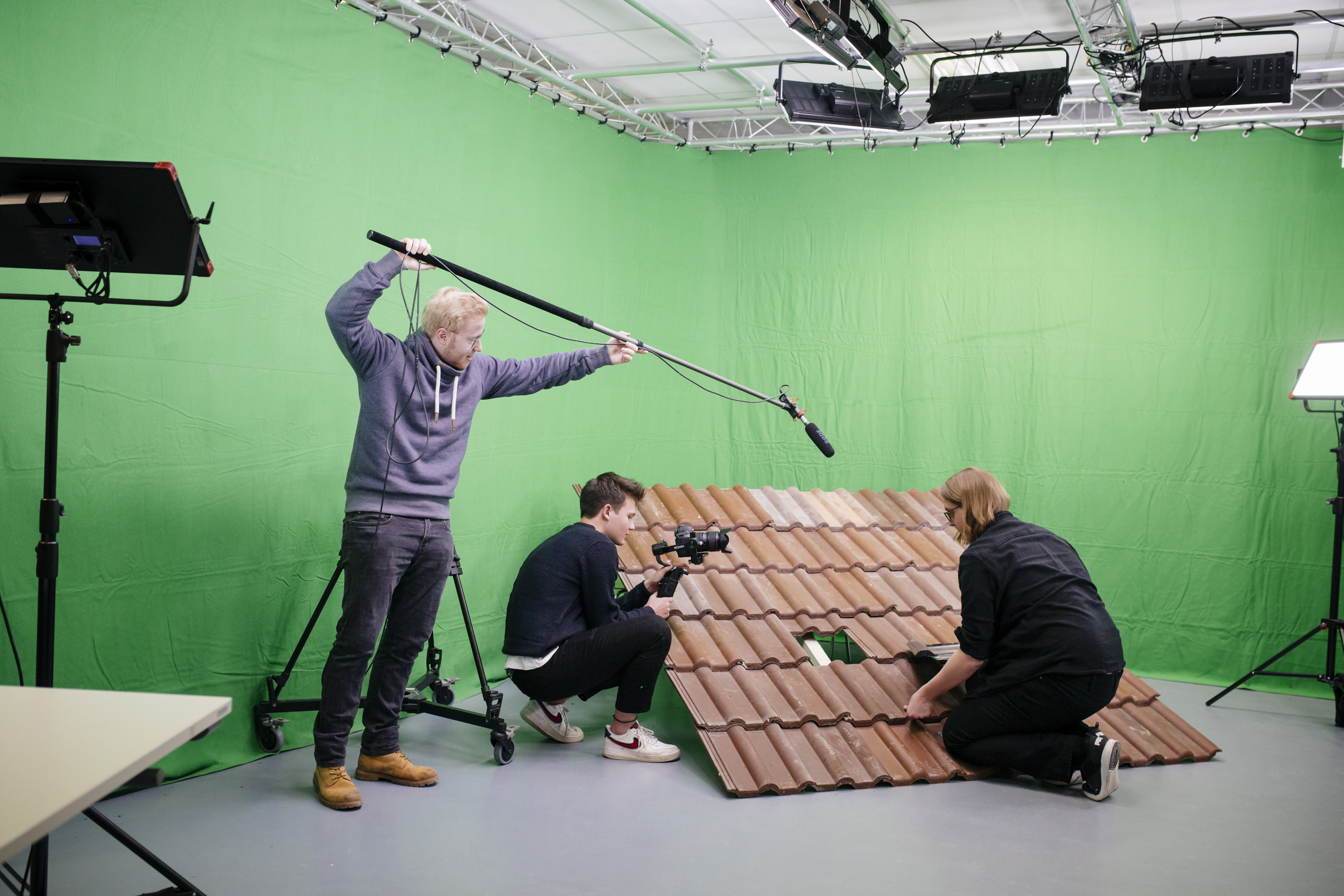 Studierende im Foto- und Videostudio