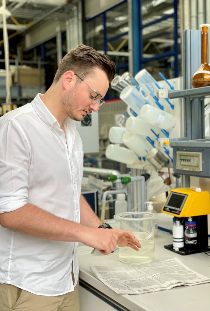 Doktorand im Papier-Labor