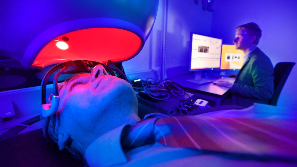 Untersuchung im Labor für Licht und Gesundheit (Foto: Christian Rudnik) Untersuchung im Labor für Licht und Gesundheit