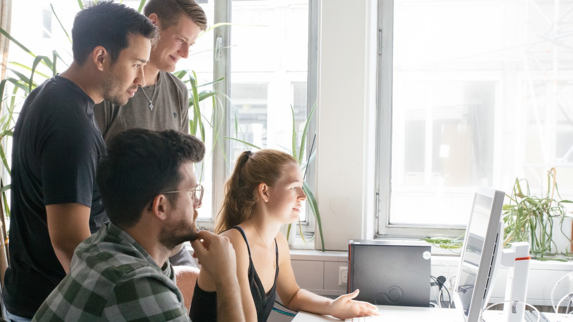 Studierende im Labor