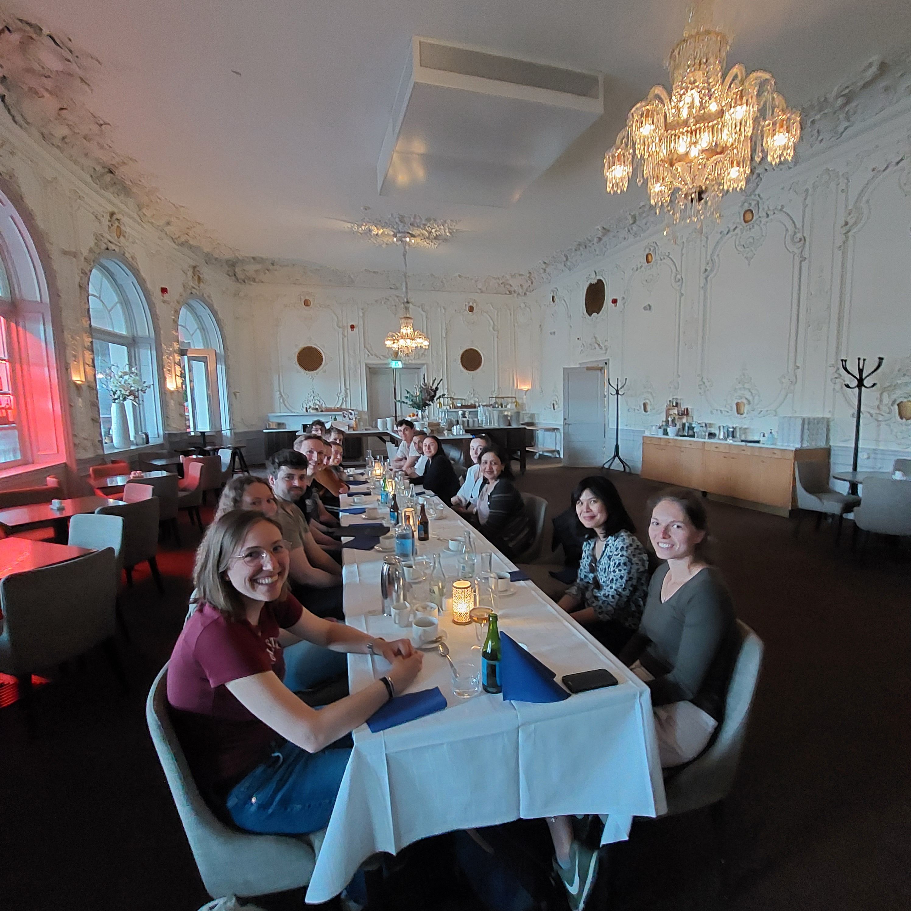 Gruppenfoto im Speisesaal