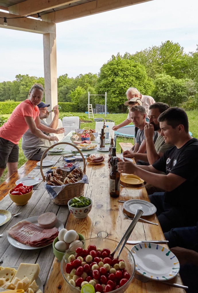 Gruppe beim Essen