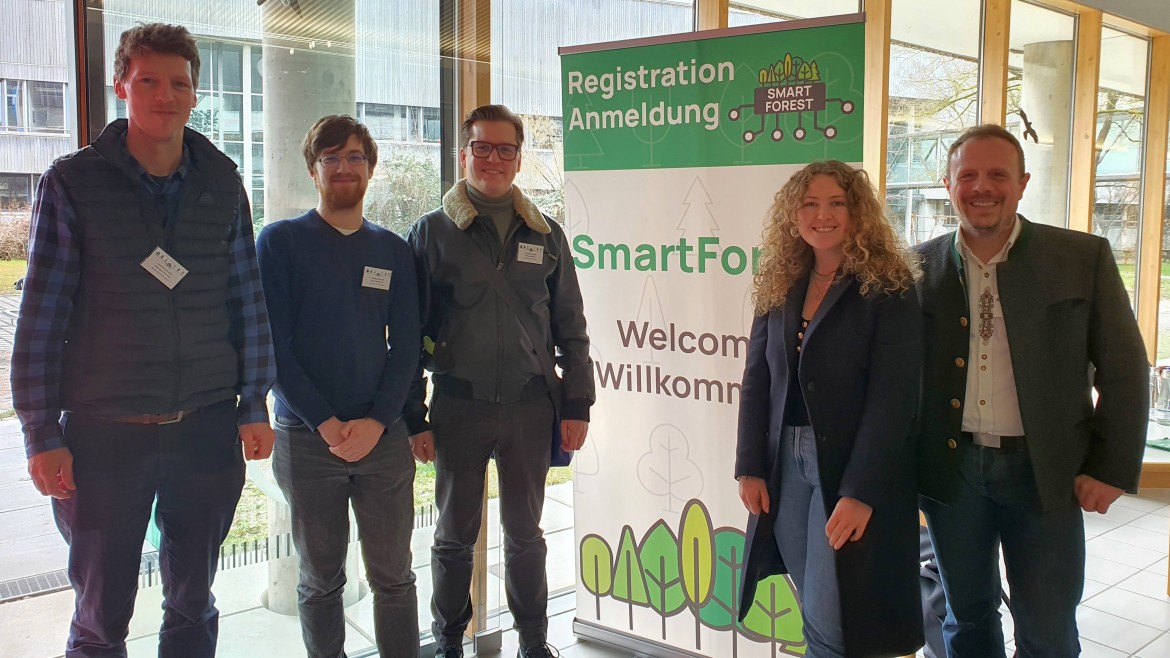 Das ForschungsForum auf der SmartForest 2025-Konferenz (Foto: Andreas Schmitt) Gruppenfoto