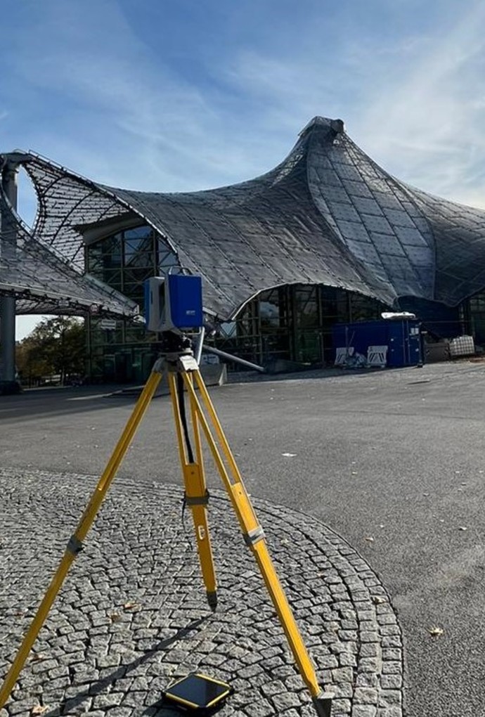 Foto Olympiahalle mit Laserscanner