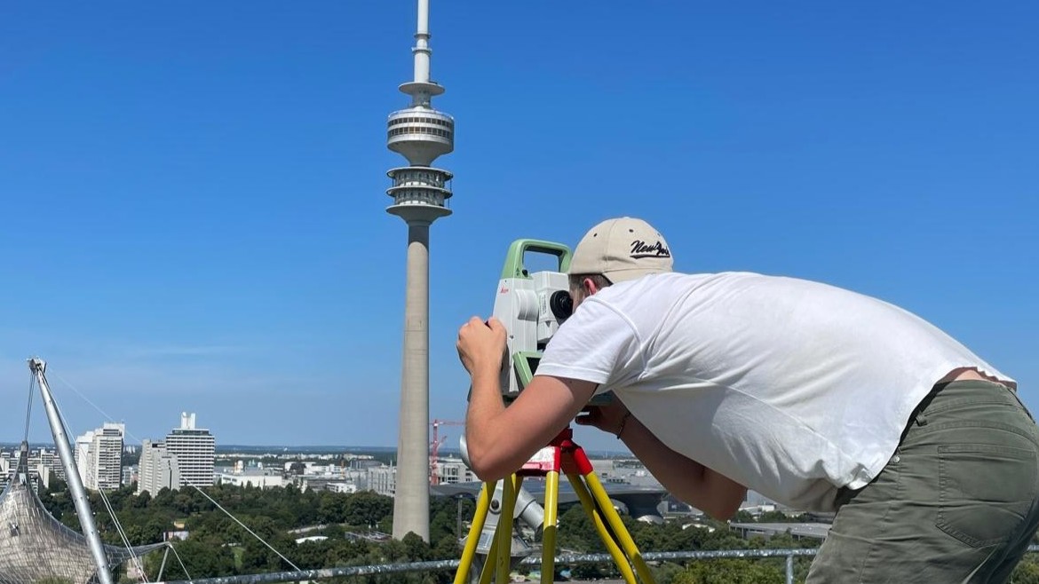 Refraktionsmessung (Foto: Jakob Clarén) Messung im Olympiapark