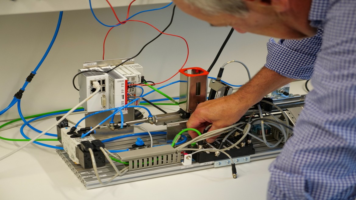 Im Mess - und Regelungstechnik - Labor