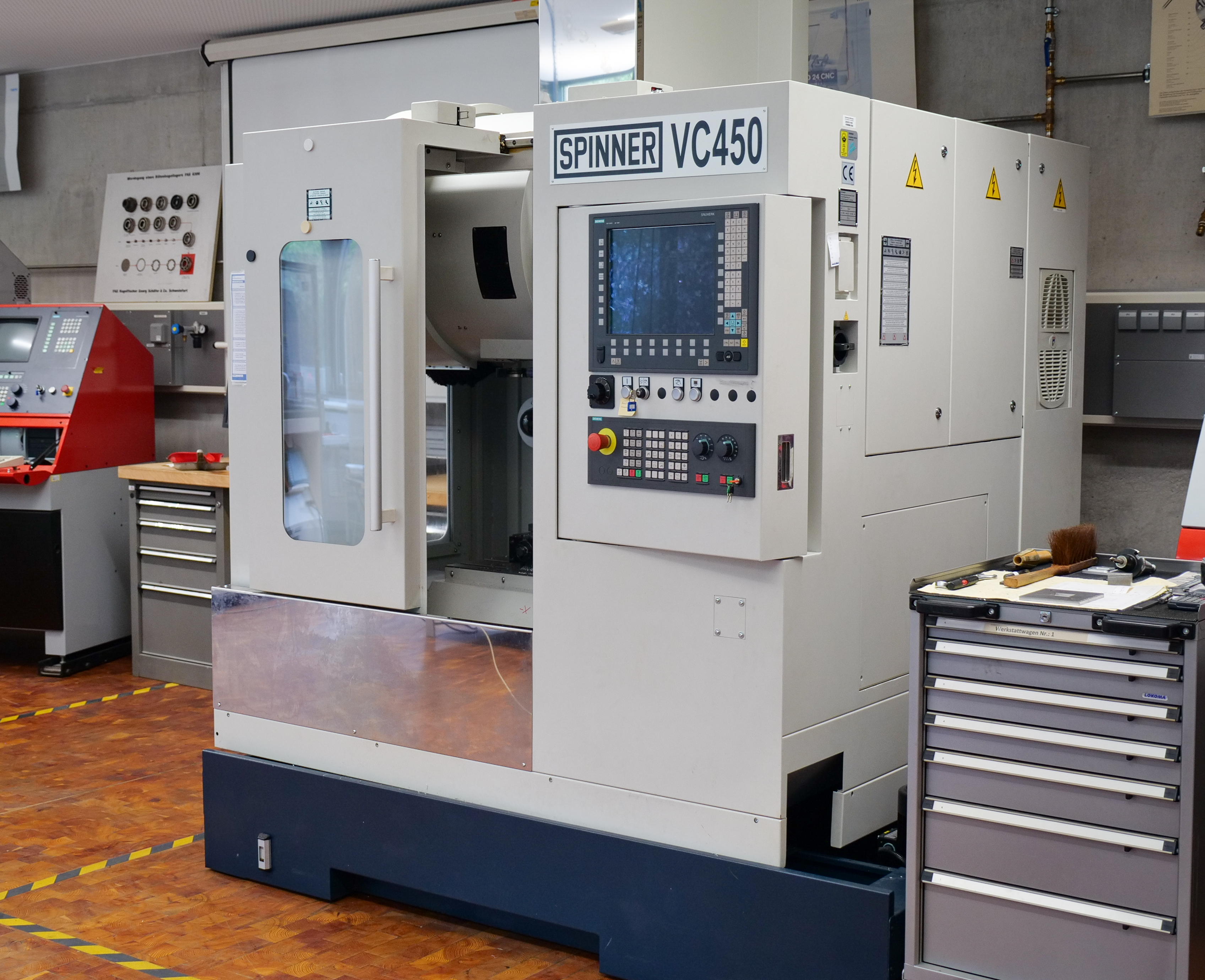 Labor für Fertigungstechnik - CNC Fräsmaschine