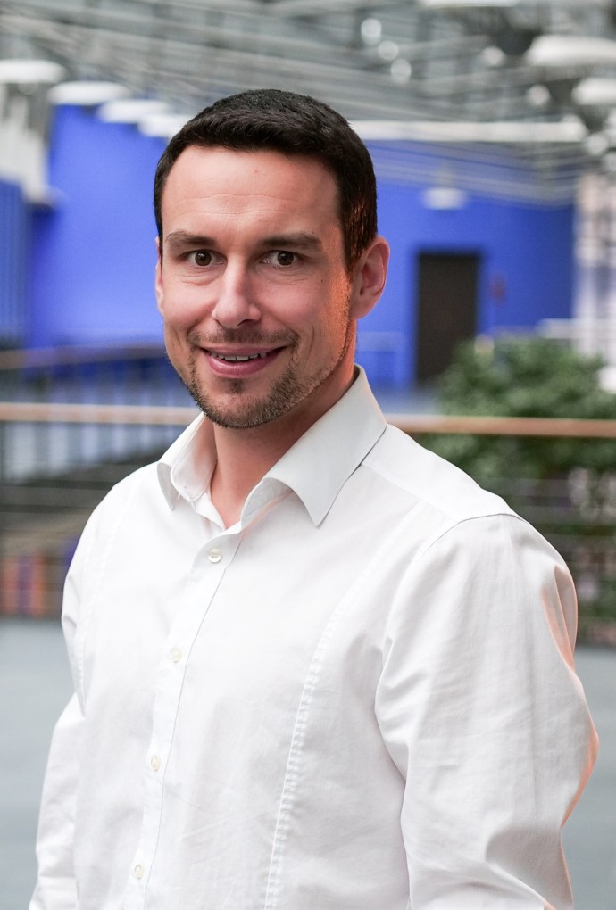 Portrait Prof. Dr. Sven Hawer