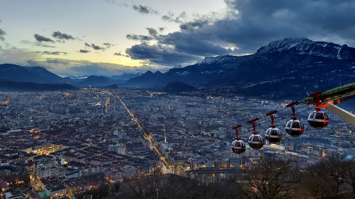 Grenoble bei Nacht
