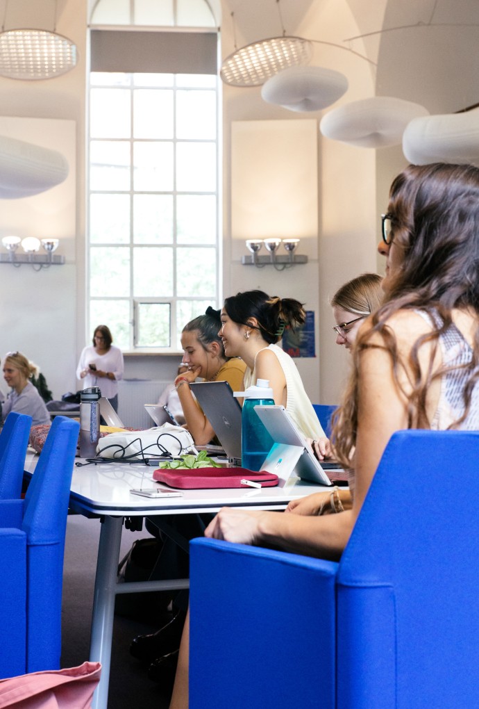 Symbolbild Fakultät 11 angewandte Sozialwissenschaften der Hochschule München